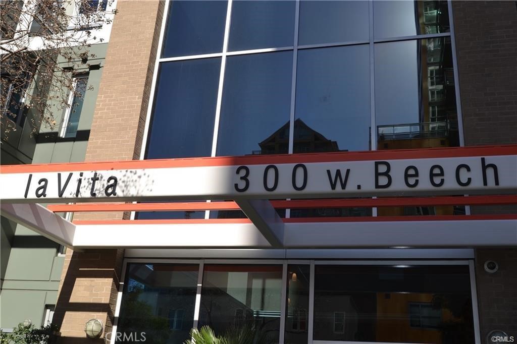 Residential Lease for rent at 300 W Beech Street 1204, San Diego CA featuring 1 bed and 1 bath