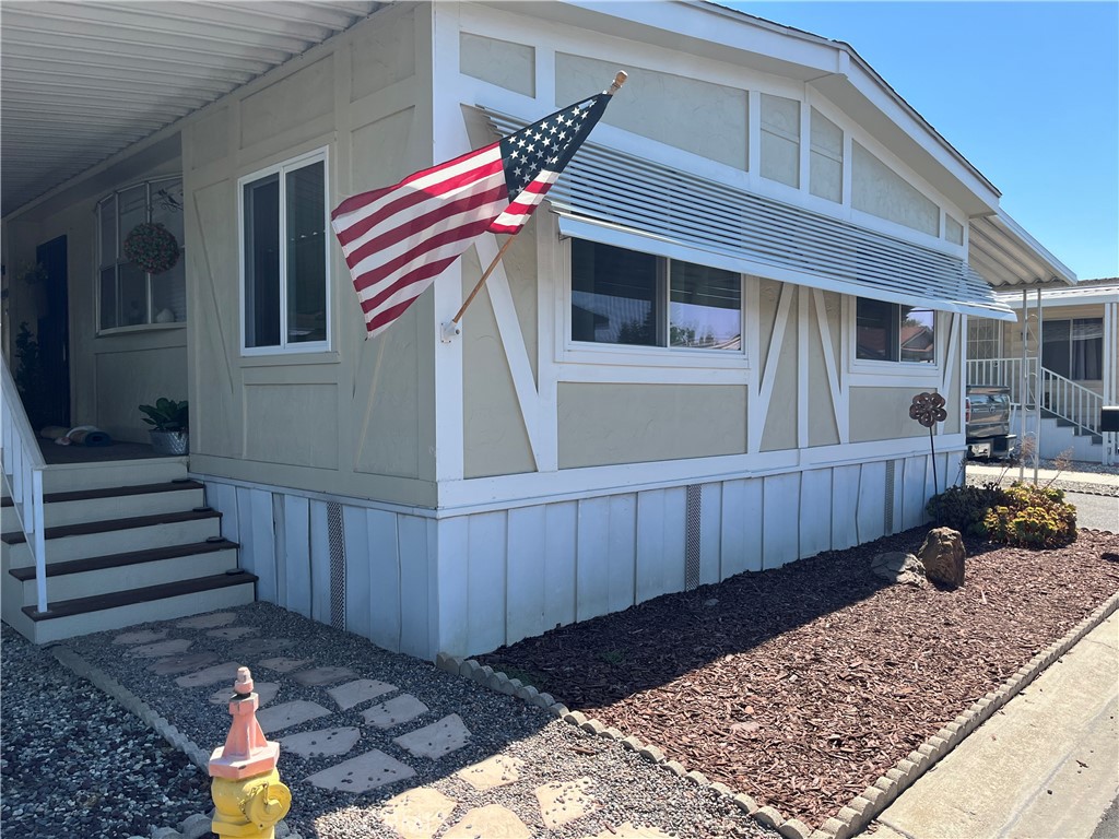 Manufactured In Park for sale at 4000 Pierce Street 284, Riverside CA featuring 2 beds and 2 baths