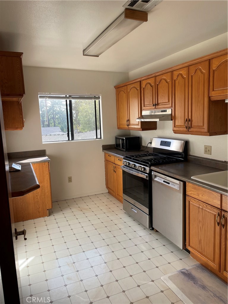 Residential Lease for rent at 6008 Comstock Avenue E, Whittier CA featuring 1 bed and 1 bath