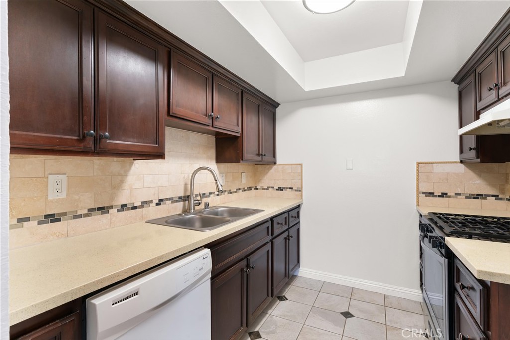 Residential Lease for rent at 18961 Florida Street 6, Huntington Beach CA featuring 2 beds and 1 bath