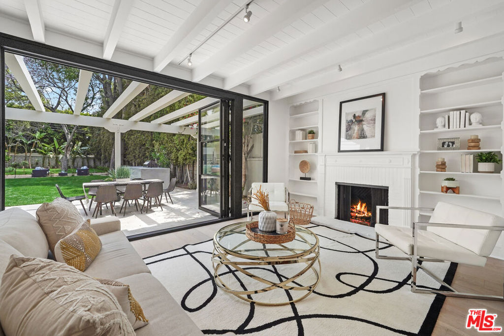 Residential Lease for rent at 712 N RODEO Drive, Beverly Hills CA featuring 5 beds and 6 baths