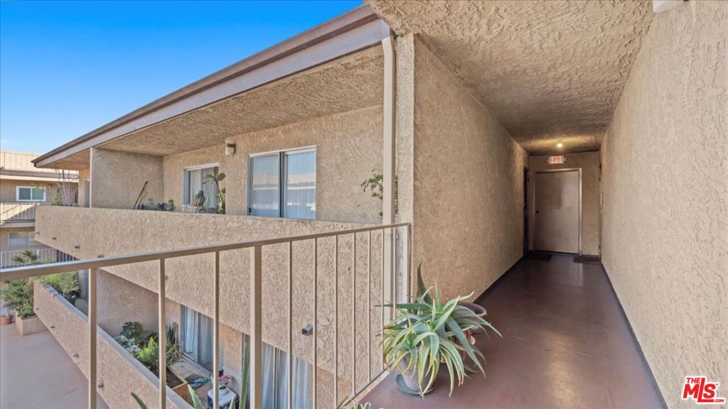 Active for sale at Los Angeles, CA, Los Angeles, CA CA and 1 bath