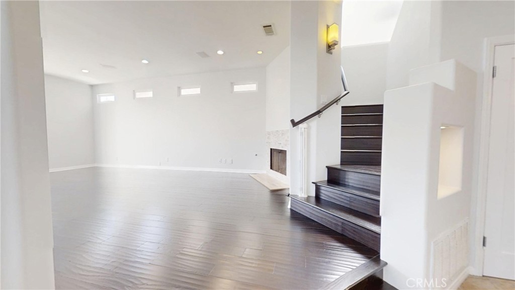 Residential Lease for rent at 509 N Dianthus Street, Manhattan Beach CA featuring 3 beds and 3 baths