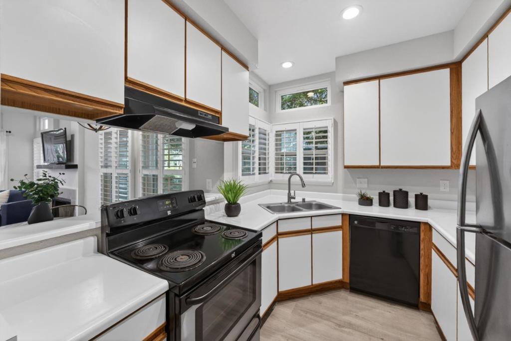 Residential for sale at 172 Amesport, Half Moon Bay CA featuring 2 beds and 2 baths