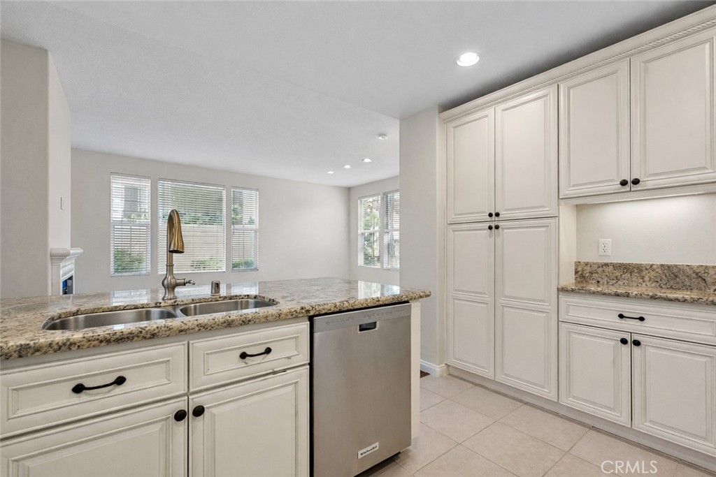 Residential Lease for rent at 9 Diamant Way, Aliso Viejo CA featuring 3 beds and 3 baths