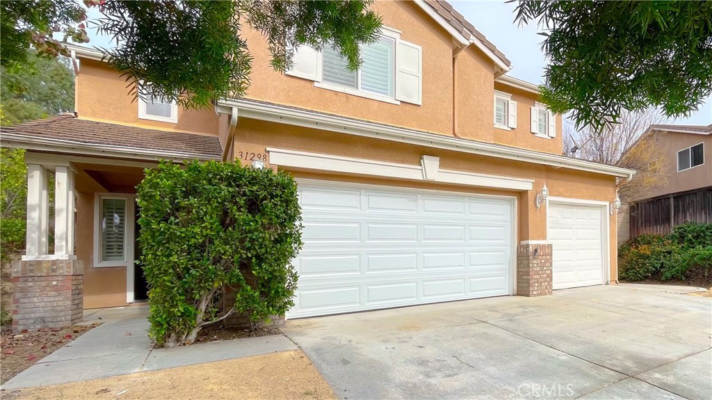 Residential Lease for rent at 31298 Red Bridge Rd, Murrieta CA featuring 5 beds and 4 baths