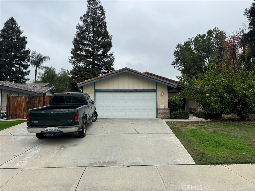 Residential for sale at 6916 Bandolero, Bakersfield CA featuring 3 beds and 2 baths