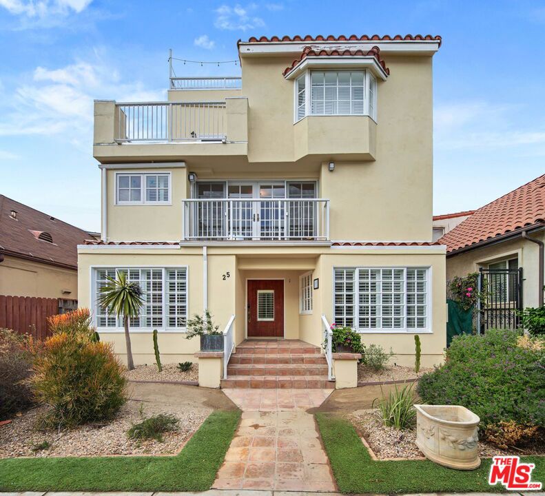 Residential Lease for rent at 25 Arcadia Terrace PH, Santa Monica CA featuring 4 beds and 5 baths