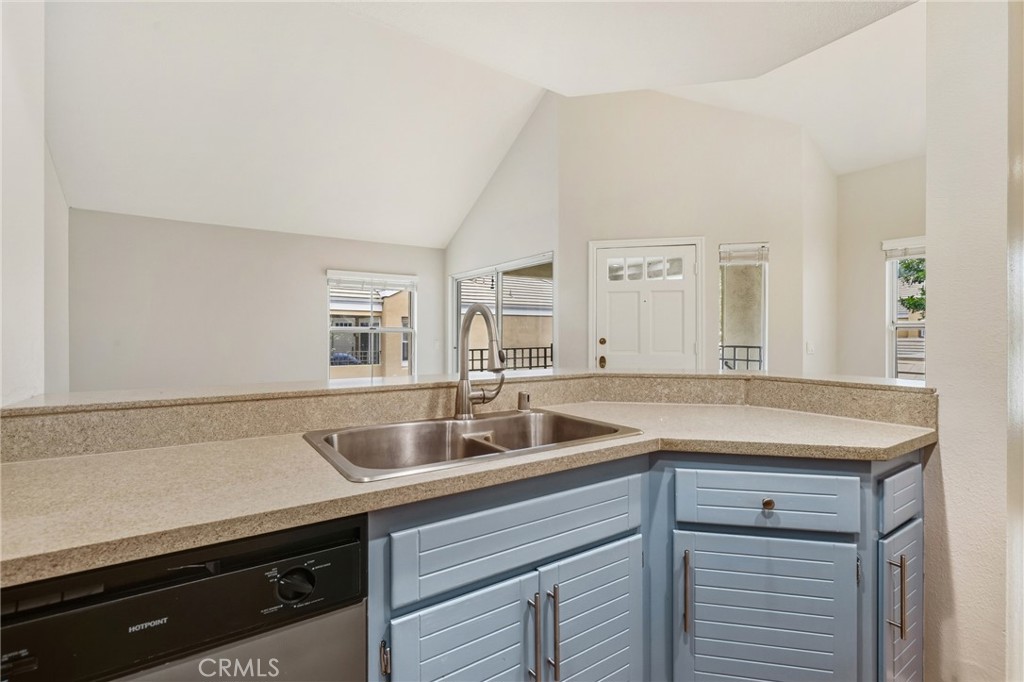 Residential Lease for rent at 5 Rice Aisle, Irvine CA featuring 2 beds and 2 baths