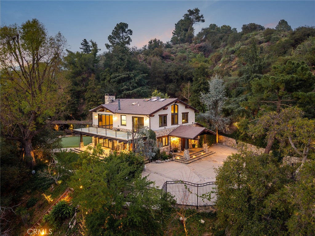 Residential for sale at 5310 Linda Vista, La Canada Flintridge CA featuring 6 beds and 7 baths