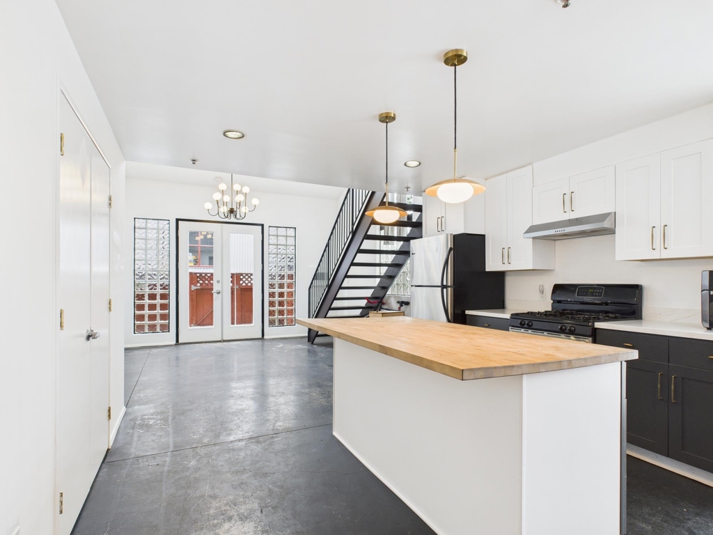 Residential Lease for rent at 3116 Adeline St, Oakland CA featuring 1 bed and 2 baths