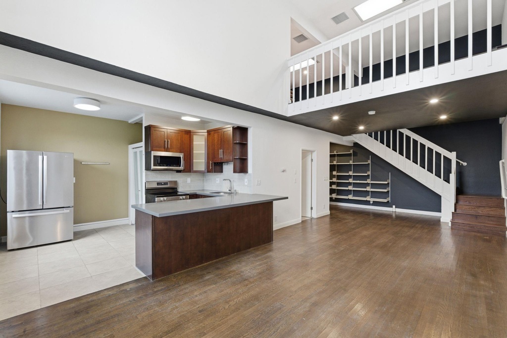 Residential for sale at 1004 9th Ave, Oakland CA featuring 1 bed and 2 baths