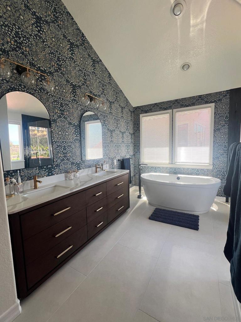 Residential Lease for rent at 3057 Caminito Sagunto, Del Mar CA featuring 4 beds and 3 baths