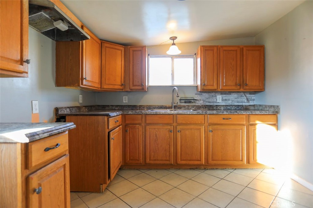 Residential for sale at 2326 Nelson, Bakersfield CA featuring 3 beds and 1 bath