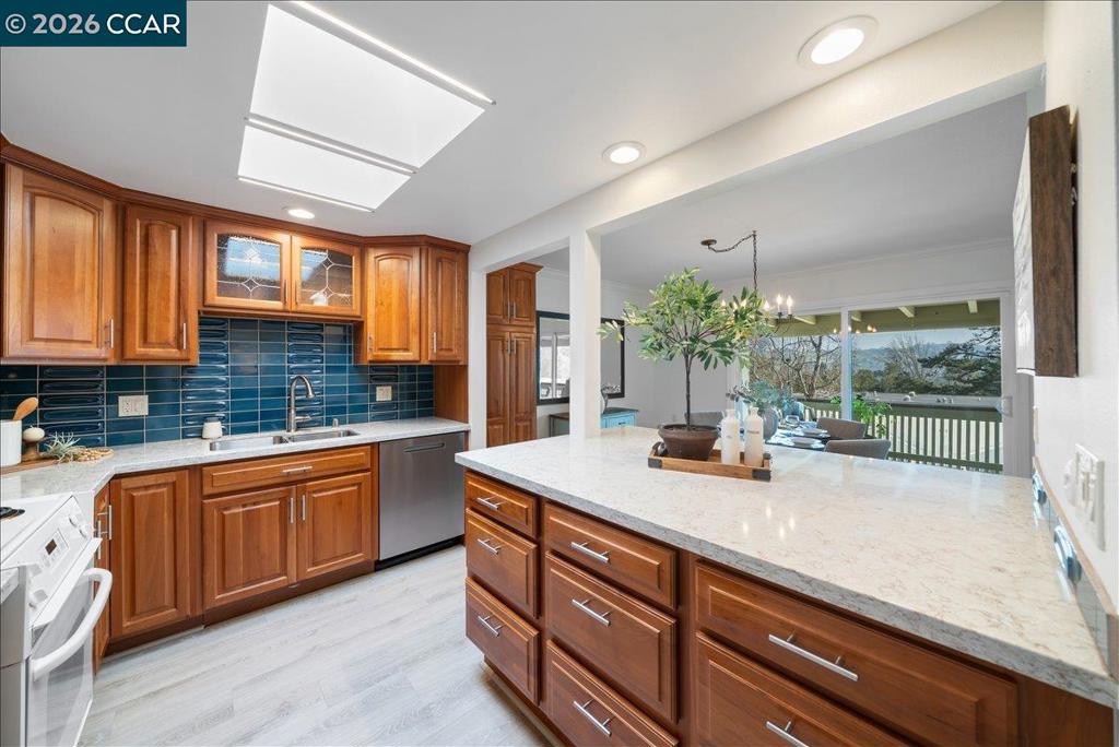 Residential for sale at 1732 Oakmont Dr 9, Walnut Creek CA featuring 2 beds and 1 bath