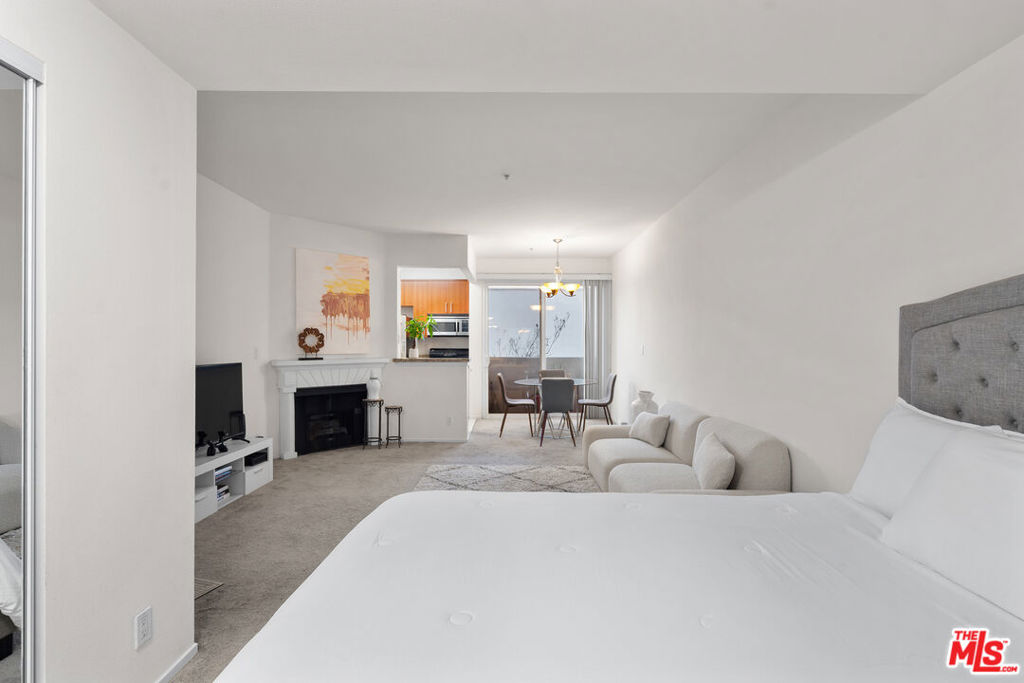 Residential for sale at 620 S Gramercy Place 229, Los Angeles CA and 1 bath