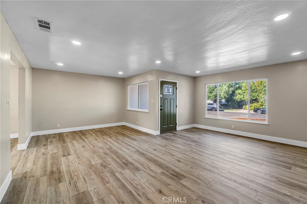 Residential for sale at 5186 N Callisch Avenue, Fresno CA featuring 3 beds and 2 baths