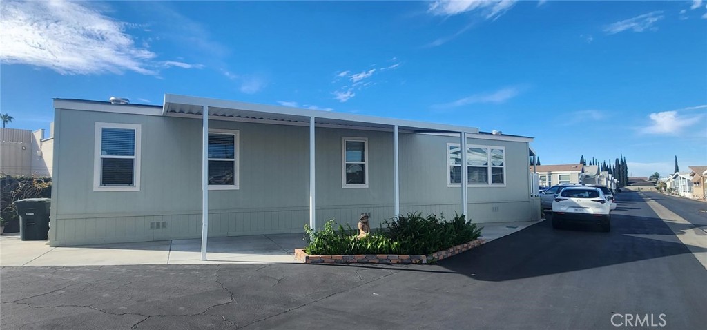 Manufactured In Park for sale at 1540 E Trenton 126, Orange CA featuring 3 beds and 2 baths
