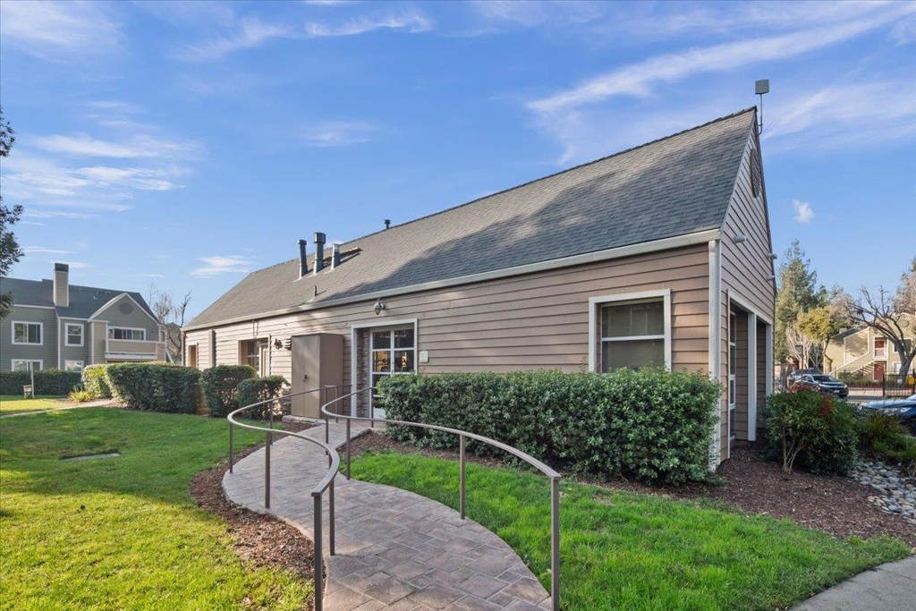 Residential Lease for rent at 215 Reflections Dr, San Ramon CA featuring 1 bed and 1 bath