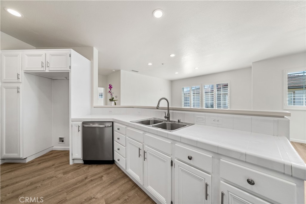 Residential Lease for rent at 29 Darlington, Irvine CA featuring 2 beds and 2 baths