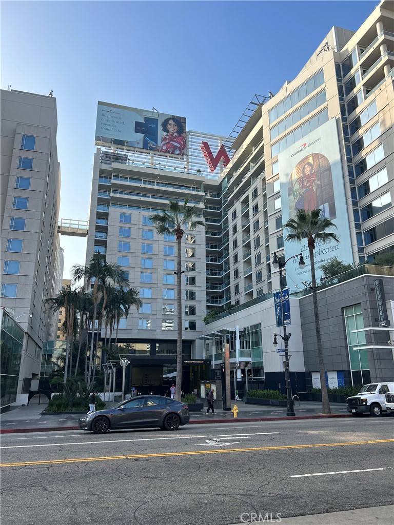 Residential for sale at 6250 Hollywood 7C, Los Angeles CA featuring 1 bed and 2 baths