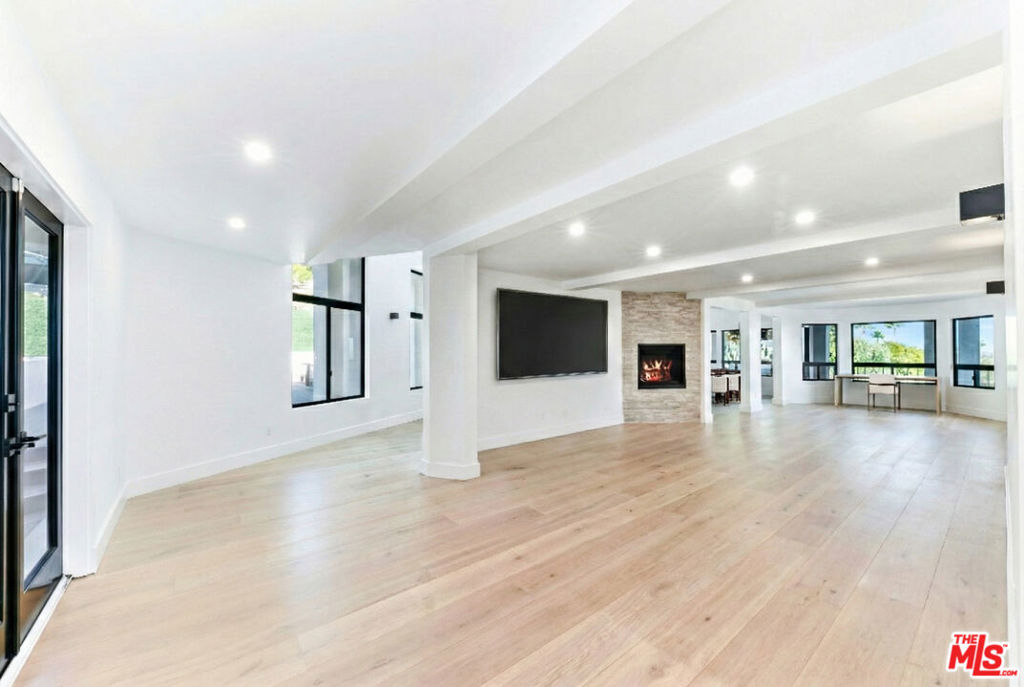 Residential for sale at 32597 Pacific Coast Highway, Malibu CA featuring 6 beds and 7 baths