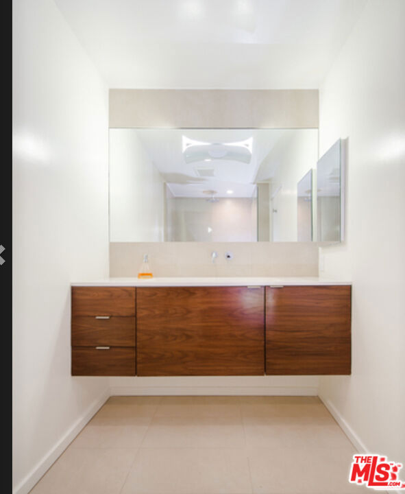 Residential Lease for rent at 406 N Oakhurst Drive 204, Beverly Hills CA featuring 2 beds and 2 baths