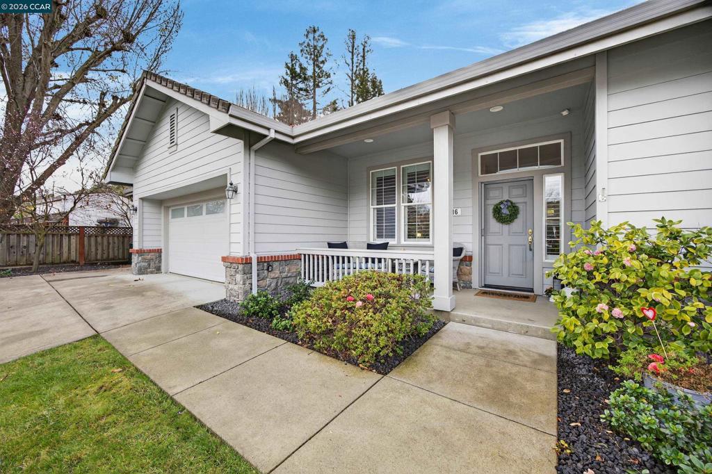 Residential for sale at 116 116 McMahon Ct, Martinez CA featuring 4 beds and 3 baths