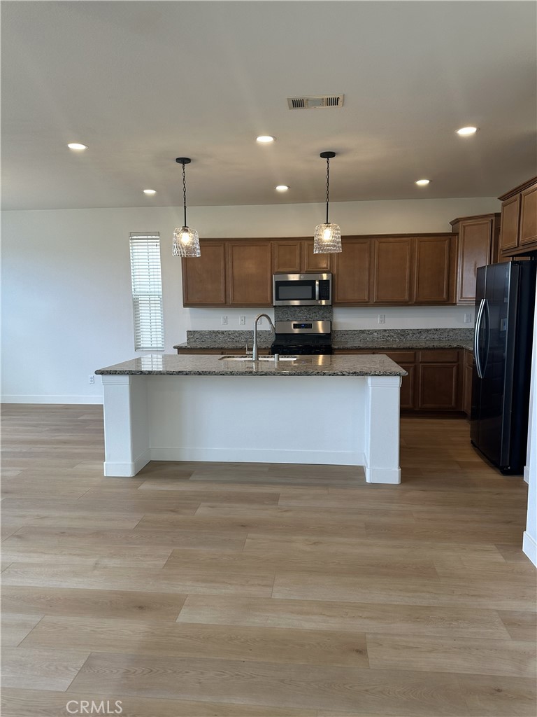 Residential Lease for rent at 31760 Green Oak Way, Temecula CA featuring 3 beds and 3 baths