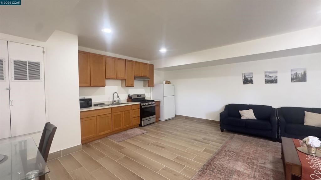 Residential Lease for rent at 178 Maple Ct, Hercules CA featuring 1 bed and 1 bath