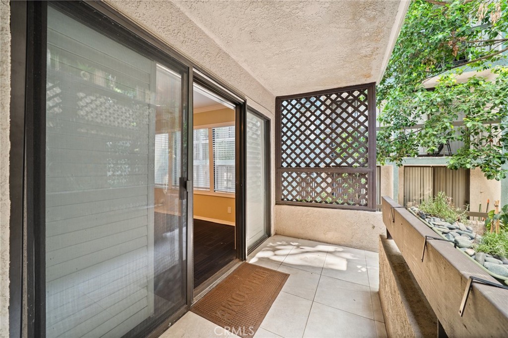 Residential for sale at 950 N Kings 160, West Hollywood CA featuring 1 bed and 1 bath