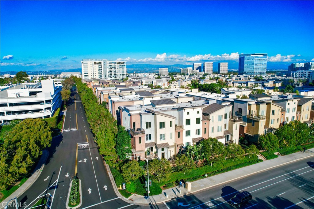 Residential Lease for rent at 81 Waldorf, Irvine CA featuring 2 beds and 3 baths