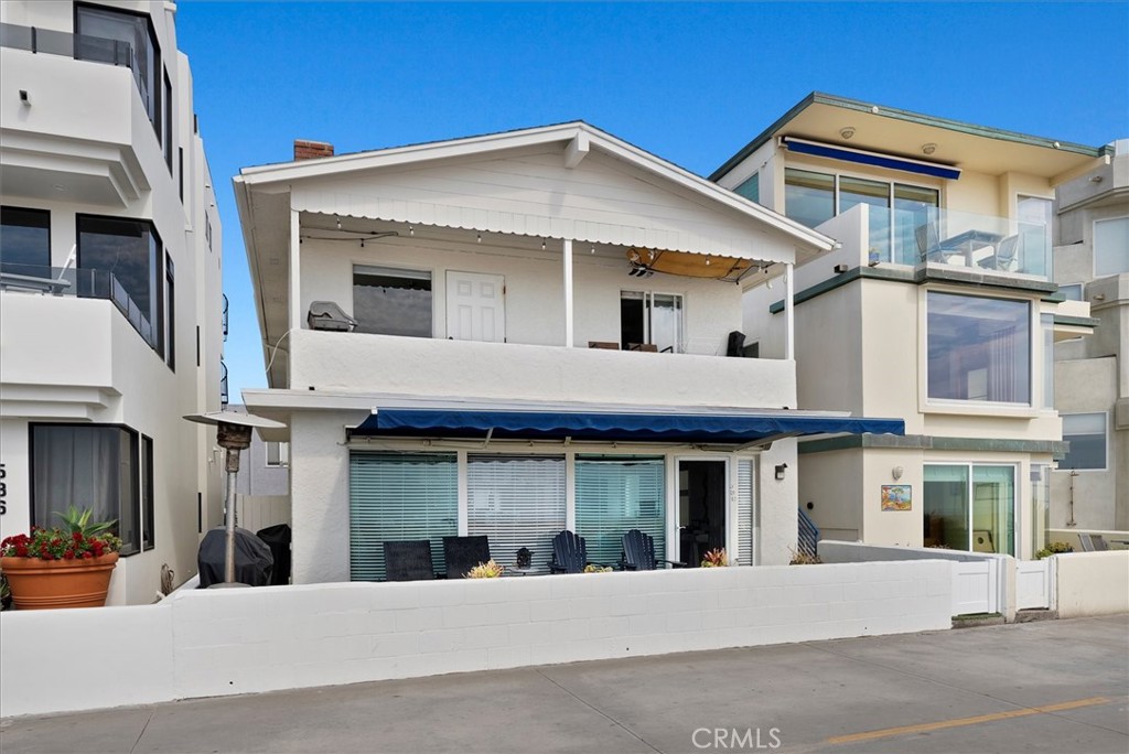 Residential Lease for rent at 530 The Strand, Hermosa Beach CA featuring 1 bed and 1 bath