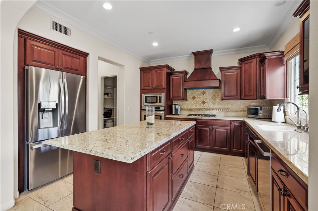 Residential Lease for rent at 48 Arborside, Irvine CA featuring 3 beds and 3 baths