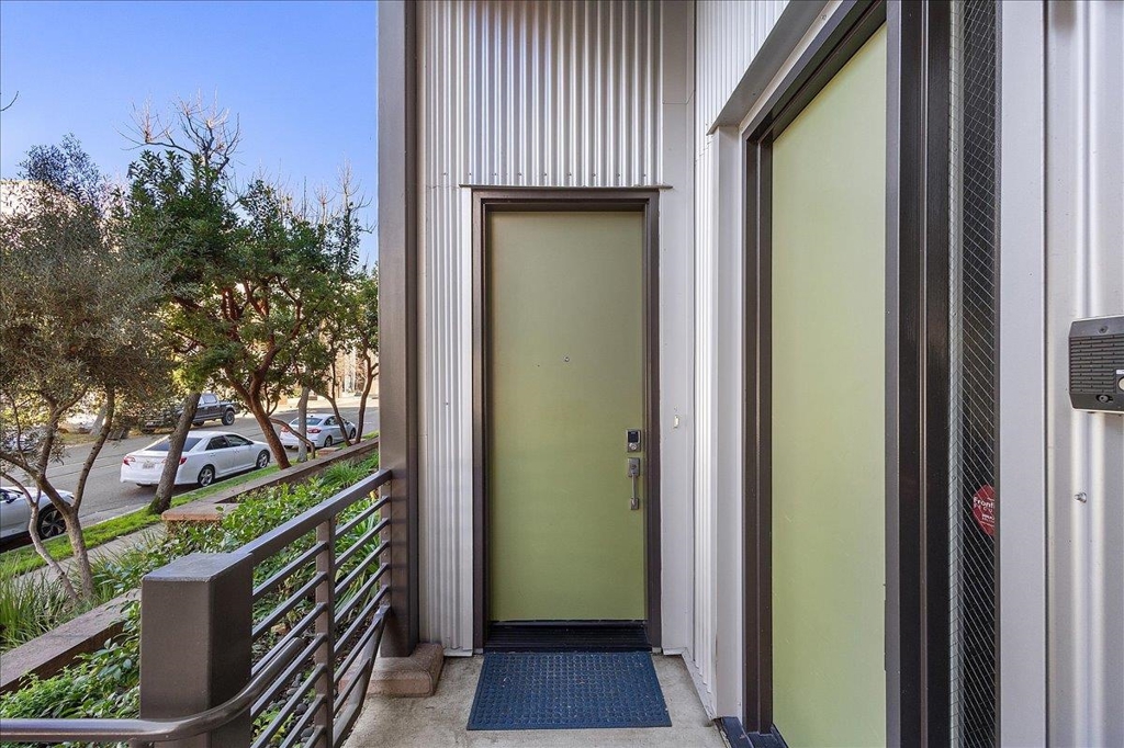 Residential Lease for rent at 2939 Glascock St, Oakland CA featuring 2 beds and 2 baths