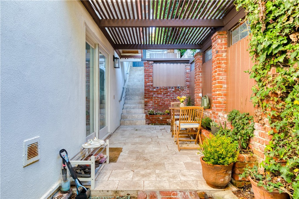 Residential for sale at 605 Palos Verdes Drive W, Palos Verdes Estates CA featuring 4 beds and 3 baths