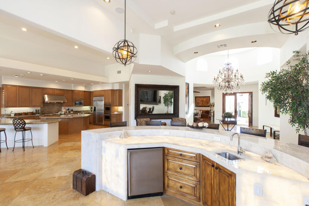 Residential for sale at 49559 ViA Conquistador, La Quinta CA featuring 4 beds and 5 baths