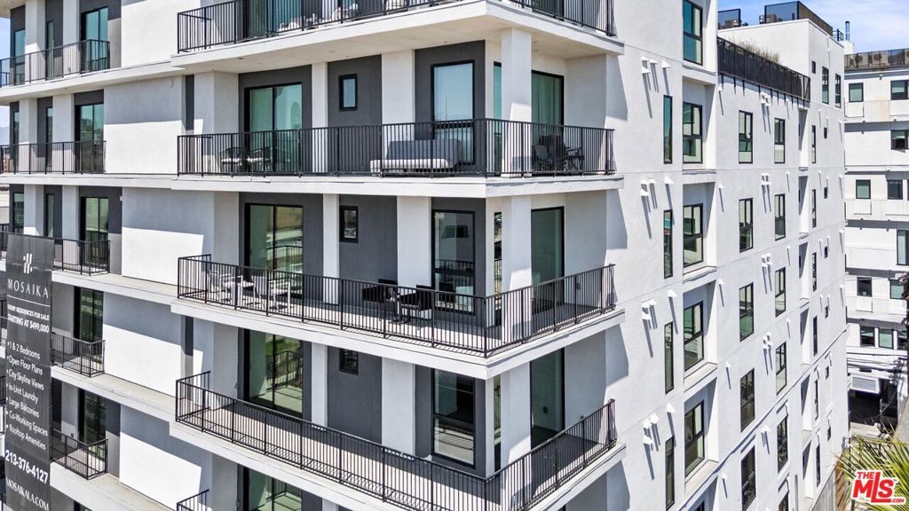 Residential for sale at 904 S New Hampshire Avenue 702, Los Angeles CA featuring 1 bed and 1 bath