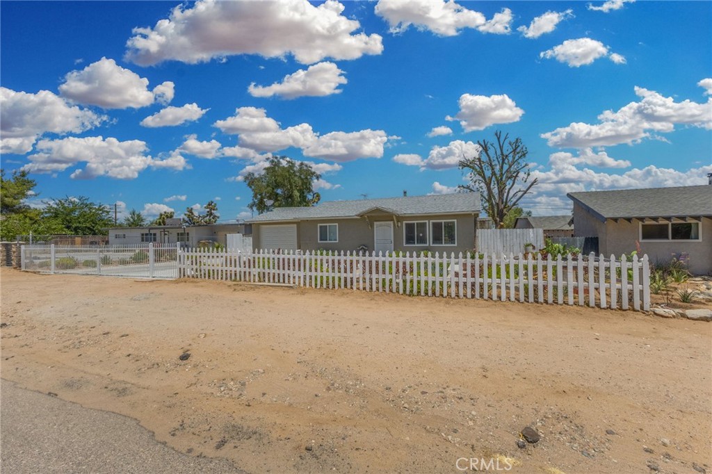 Residential for sale at 16116 Cajon, Hesperia CA featuring 2 beds and 2 baths