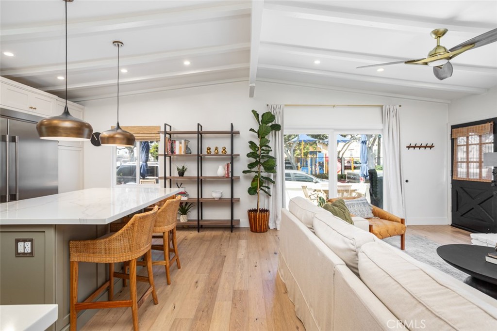 Residential Lease for rent at 3608 Park Lane, Newport Beach CA featuring 2 beds and 1 bath