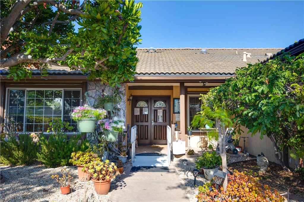Residential for sale at 803 Hollyridge, Encinitas CA featuring 8 beds and 6 baths