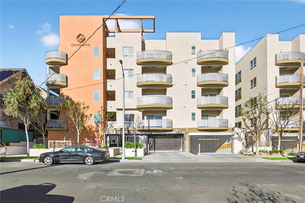 Residential for sale at 2321 W 10th Street 402, Los Angeles CA featuring 2 beds and 1 bath