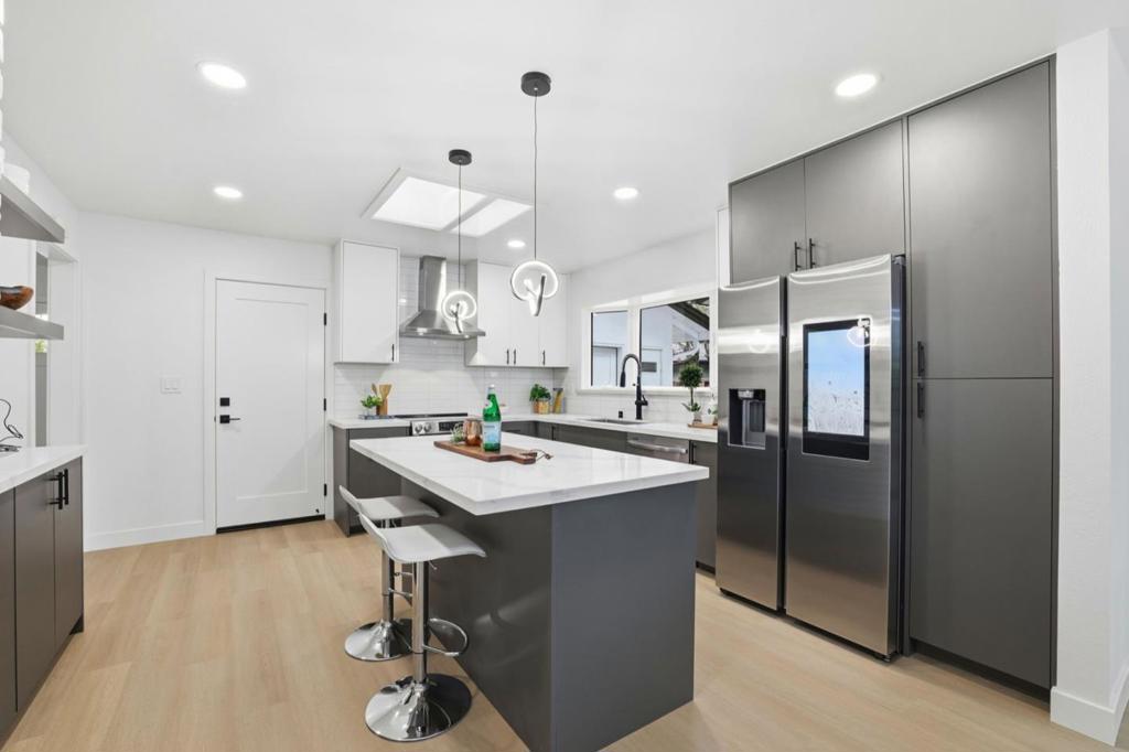 Active for sale at Sunnyvale, CA, Sunnyvale, CA CA and 3 baths