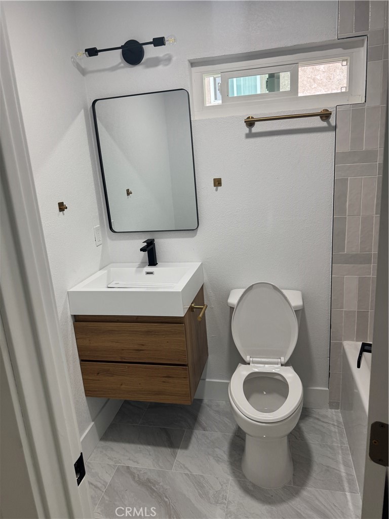 Residential Lease for rent at 17422 Keelson 3, Huntington Beach CA featuring 1 bed and 1 bath