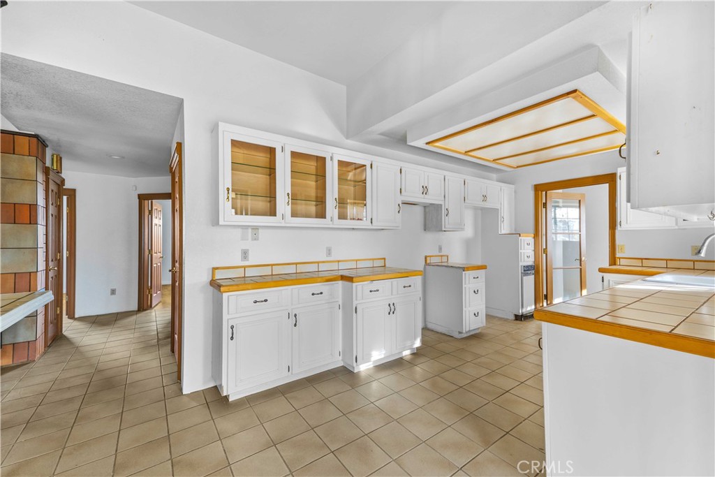 Residential for sale at 11815 Ivy, Hesperia CA featuring 3 beds and 2 baths