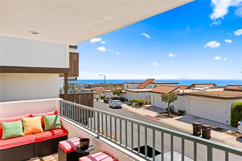 Residential Lease for rent at , San Clemente, Orange CA featuring 2 beds and 3 baths