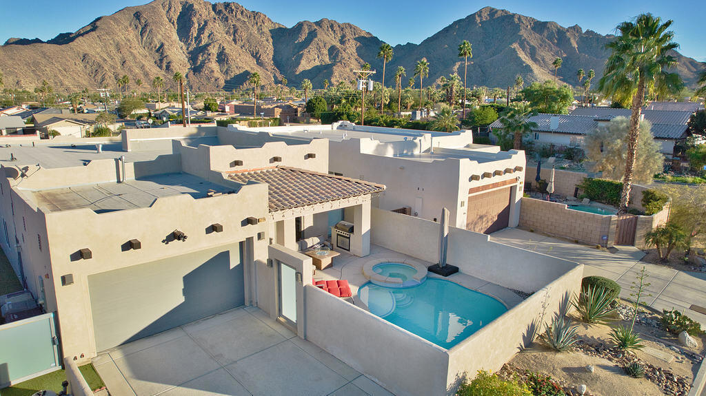 Residential for sale at 52720 Avenue Velasco, La Quinta CA featuring 3 beds and 2 baths