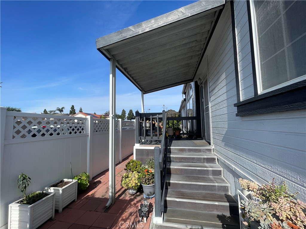 Manufactured In Park for sale at 101 Parrot Lane, Fountain Valley CA featuring 3 beds and 2 baths