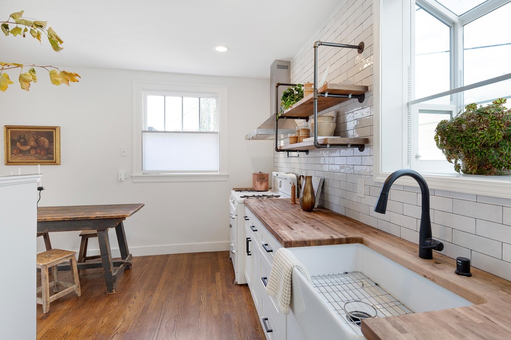 Residential for sale at 2417 Marti Rae Ct, Alameda CA featuring 1 bed and 1 bath