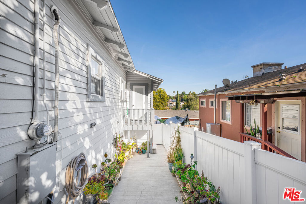 Residential for sale at 816 Terrace 49, Los Angeles CA featuring 3 beds and 2 baths